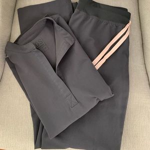 FIGS Charcoal XS scrub set